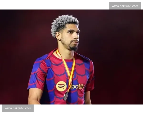 世体炮轰国家德比漏判:卡瓦哈尔冲人不冲球,阿劳霍点球被抹除 世体炮轰国家德比漏判:卡瓦哈尔冲人不冲球,阿劳霍点球被抹除