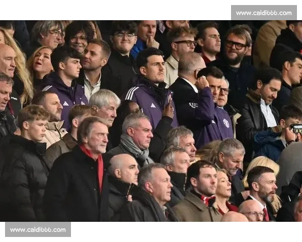 弧顶破网！库尼亚老特拉福德首球点燃曼联三连胜