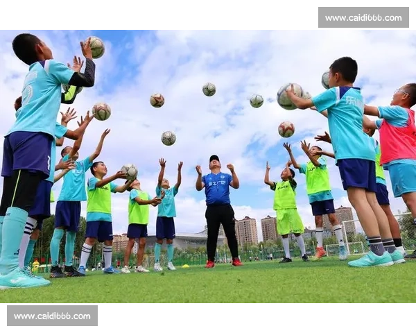 少年绿茵 1v1:脚下技巧藏惊艳 少年绿茵 1v1:脚下技巧藏惊艳