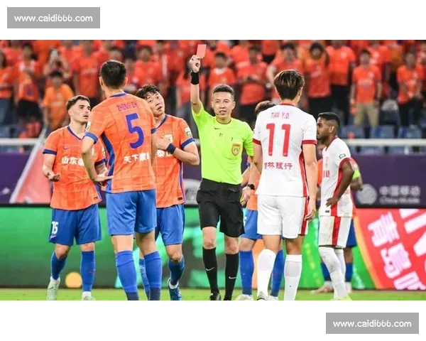 海港 1-3 遭逆转!先赛 1 场仅领先成都 2 分,中超争冠变天 海港 1-3 遭逆转!先赛 1 场仅领先成都 2 分,中超争冠变天