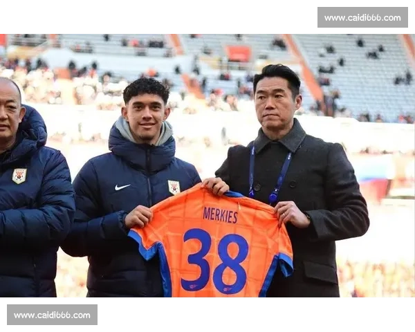 李小恒中超初体验:港队兄弟暖心遇,泰山平台引心动 李小恒中超初体验:港队兄弟暖心遇,泰山平台引心动